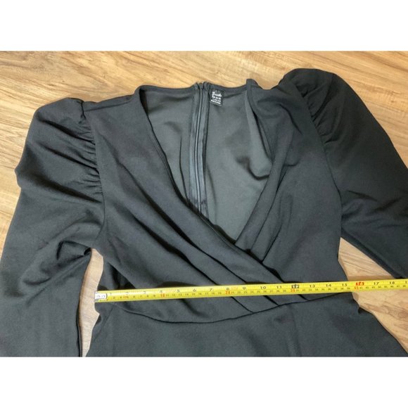 Women's Greathe Black Wrap Top Size: Large - Picture 12 of 12